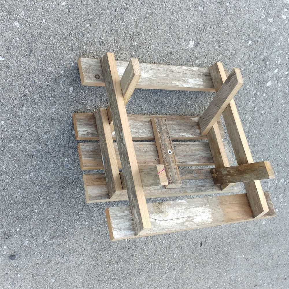 Squirrel corn picnic table novelty feeder gift - Picture 6 of 15